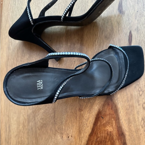 Vera Wang heels decorated by small crystals size 8 - Picture 2 of 9